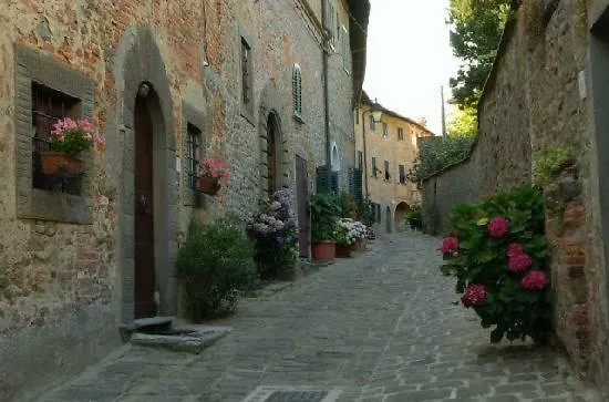 Fuga in Toscana Borgo a Buggiano 0*,